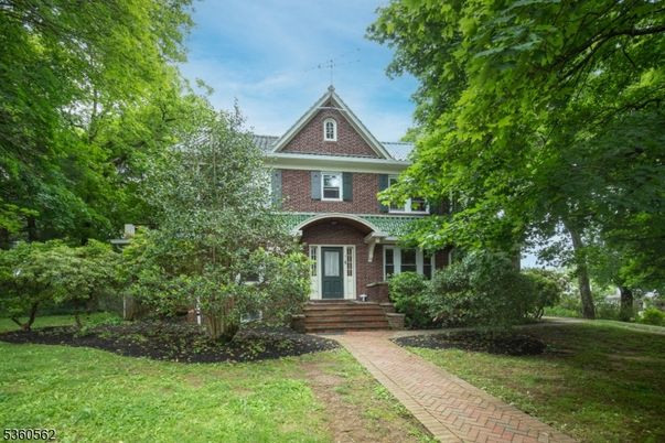 Exterior, Facade, Brick Facade, Queen Anne Victorian