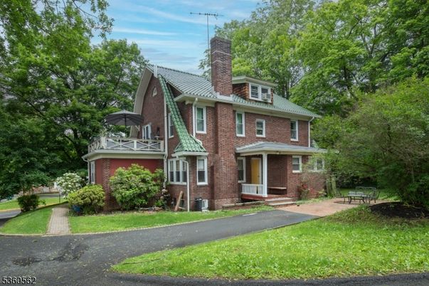 Exterior, Facade, Brick Facade, American Foursquare