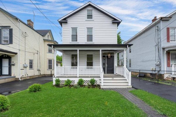 Exterior, Facade, Queen Anne Victorian