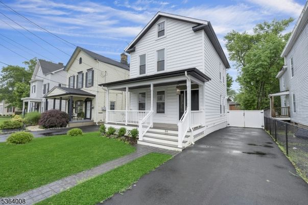 Backyard, Exterior, Facade, Queen Anne Victorian