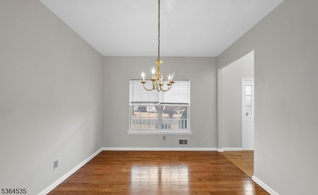 Chandelier, Empty room, Interior, Wood Texture Flooring