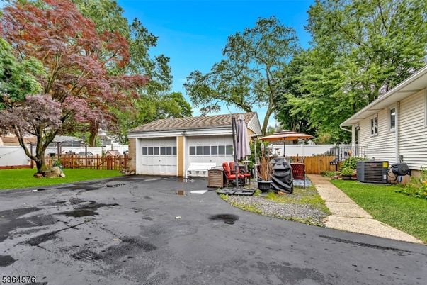 Detached Garage, Exterior