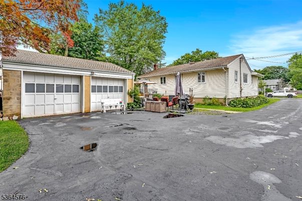 Detached Garage, Exterior