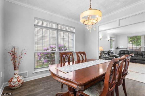 Chandelier, Dining room, Interior, Living room, Pendant Lights, Wood Texture Flooring