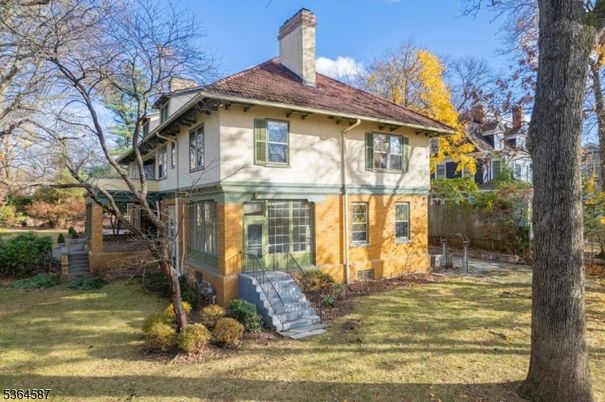 Backyard, Exterior, Facade, American Foursquare