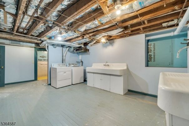 Interior, Washer, Wooden Beams
