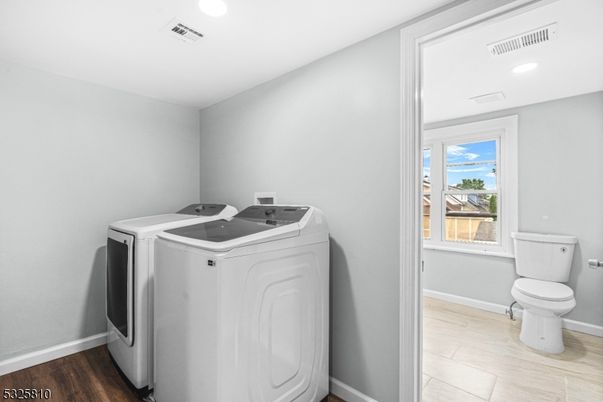 Interior, Recessed Lighting, Washer, Wood Texture Flooring