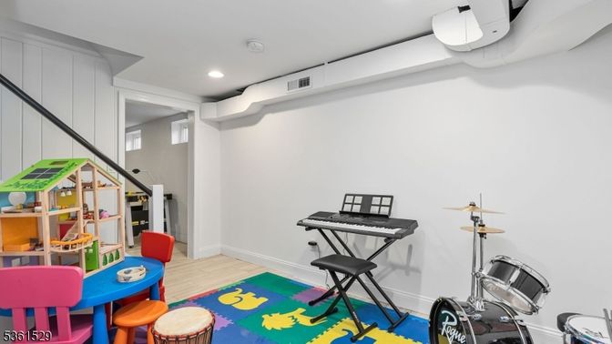 Interior, Piano, Recessed Lighting, Wood Texture Flooring
