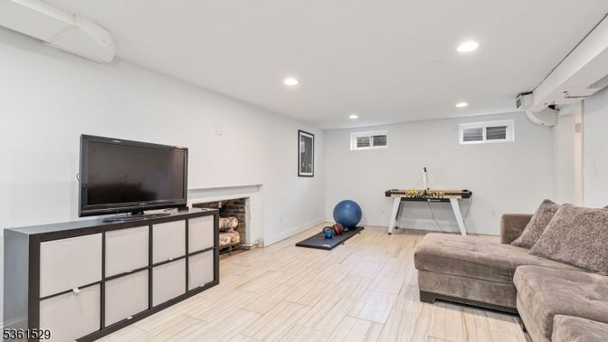 Fitness Equipment, Interior, Recessed Lighting, Wood Texture Flooring