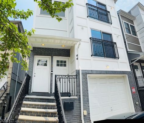 Attached, Exterior, Facade, Brick Facade, Rowhouse