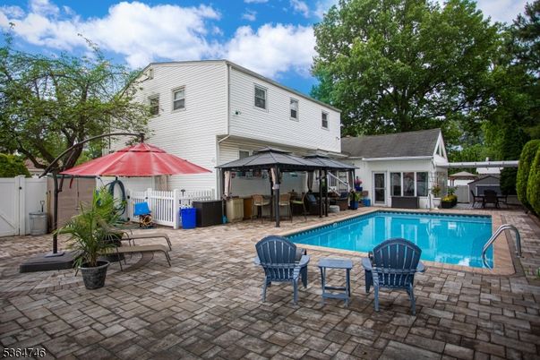 Exterior, Pool