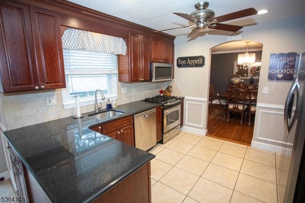 Chandelier, Dining room, Interior, Kitchen, Recessed Lighting, Stainless Steel Appliances, Wood Texture Flooring