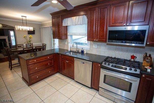 Dining room, Interior, Kitchen, Pendant Lights, Recessed Lighting, Stainless Steel Appliances
