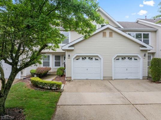 Attached, Exterior, Facade, American Craftsman