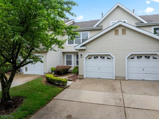 Attached, Exterior, Facade, American Craftsman
