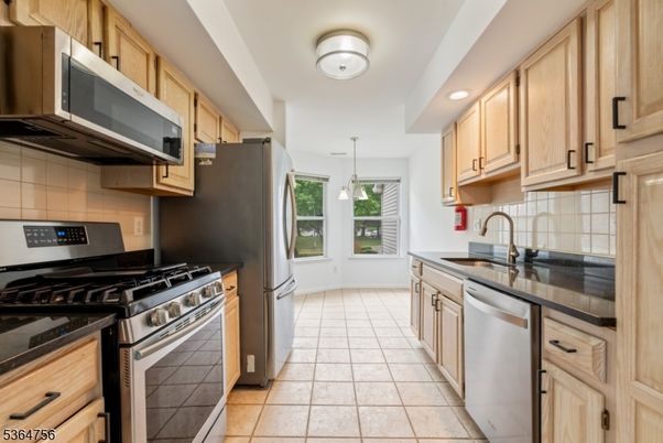 Interior, Kitchen, Pendant Lights, Stainless Steel Appliances