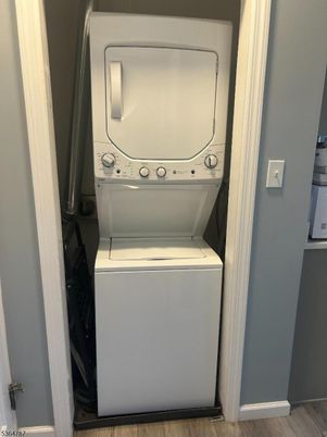 Interior, Utility Closets, Washer, Wood Texture Flooring