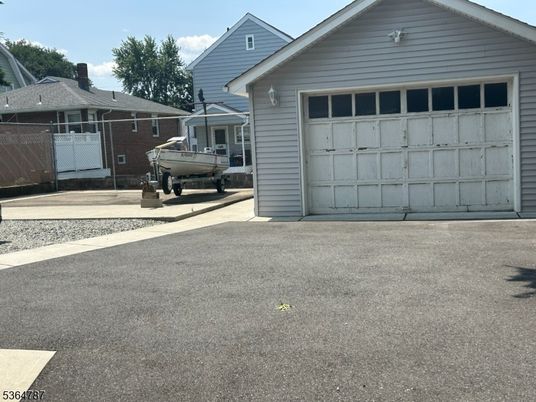 Detached Garage, Exterior
