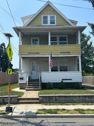Exterior, Facade, American Foursquare