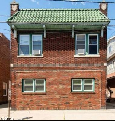 Exterior, Facade, Brick Facade, Rowhouse