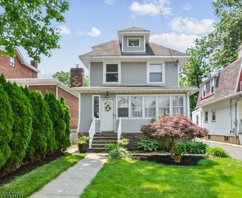 Exterior, Facade, American Foursquare