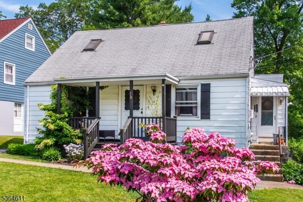Exterior, Facade, Cape Cod