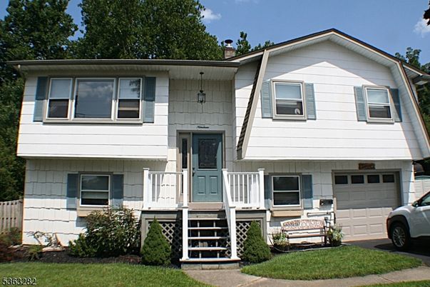 Attached, Exterior, Facade, Raised Ranch