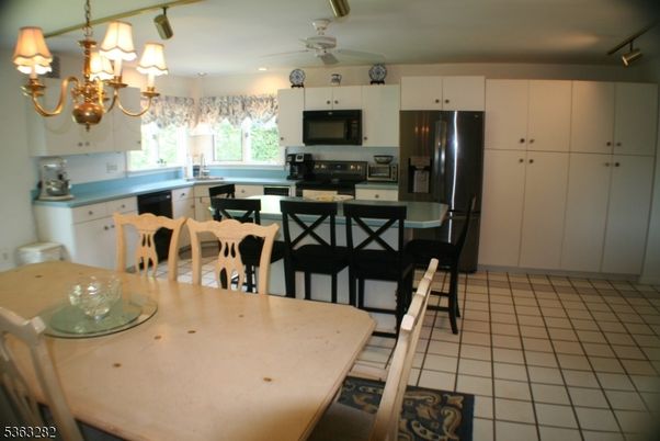 Chandelier, Dining room, Interior, Kitchen