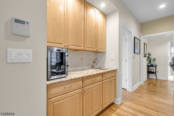 Interior, Recessed Lighting, Washer, Wood Texture Flooring