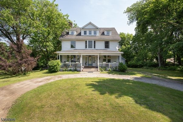 Backyard, Exterior, Facade, American Foursquare