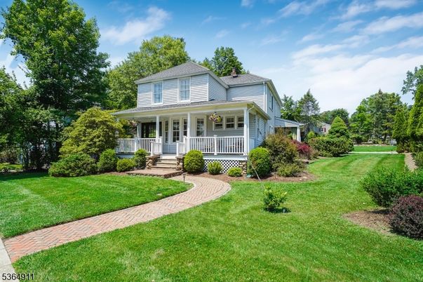Backyard, Exterior, Facade, Queen Anne Victorian
