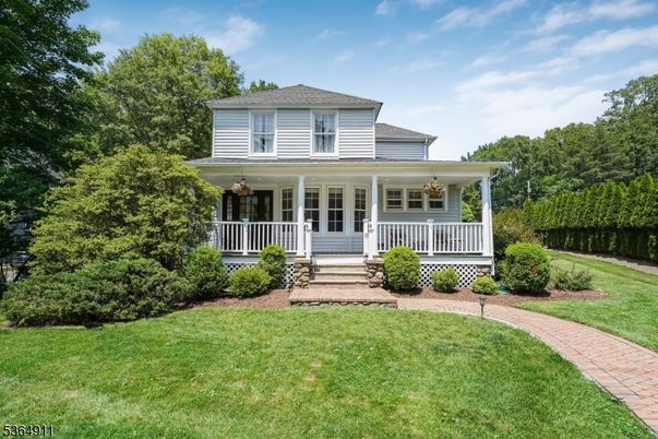 Exterior, Facade, American Foursquare