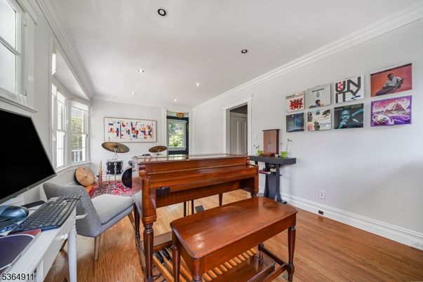 Interior, Piano, Recessed Lighting, Wood Texture Flooring