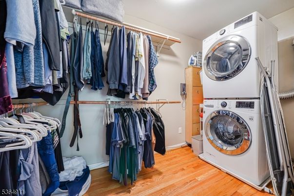 Interior, Utility Closets, Walk-in Closets, Washer, Wood Texture Flooring