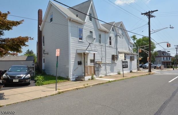 Exterior, Facade, Queen Anne Victorian