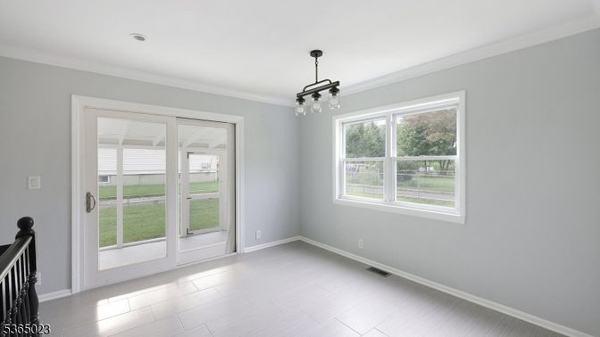 Empty room, Interior, Pendant Lights