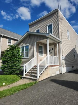 Exterior, Facade, American Foursquare