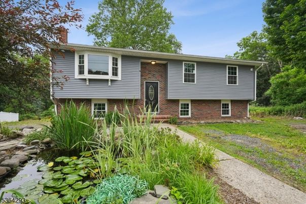Exterior, Facade, Brick Facade, Raised Ranch