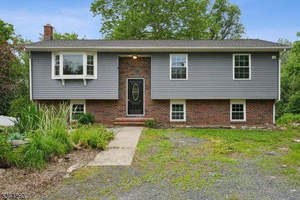 Exterior, Facade, Brick Facade, Raised Ranch