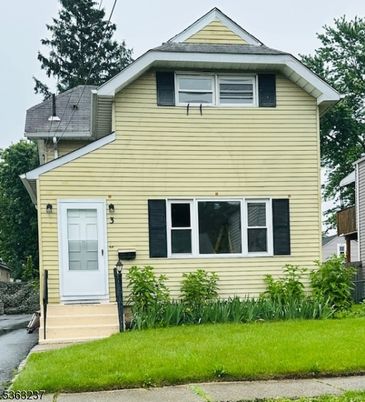 Exterior, Facade, American Foursquare