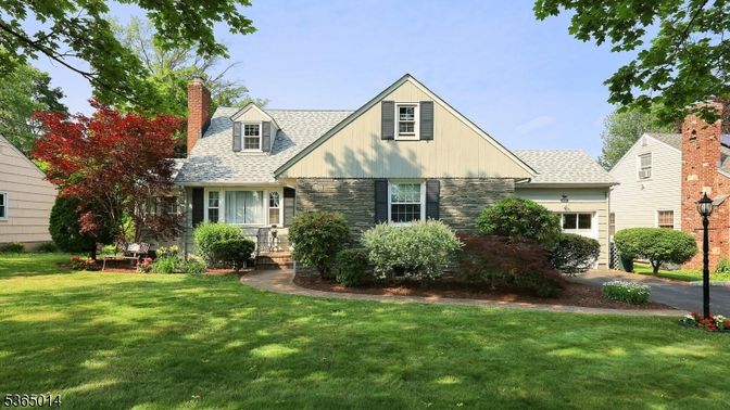 Attached, Exterior, Facade, Brick Facade, Cape Cod