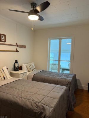 Bedroom, Interior, Water, Wood Texture Flooring