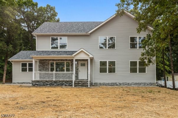 Exterior, Facade, Farmhouse