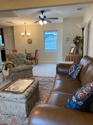 Chandelier, Dining room, Interior, Living room