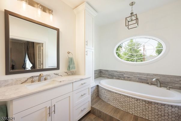 Bathroom, Interior, Pendant Lights, Wood Texture Flooring