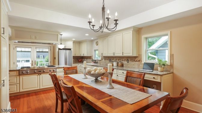 Chandelier, Dining room, Interior, Kitchen, Pendant Lights, Recessed Lighting, Wood Texture Flooring