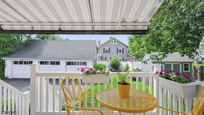 Detached Garage, Exterior