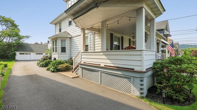Detached Garage, Exterior