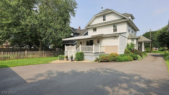 Backyard, Exterior, Facade, Queen Anne Victorian