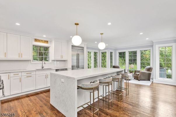 Interior, Kitchen, Living room, Pendant Lights, Recessed Lighting, Wood Texture Flooring